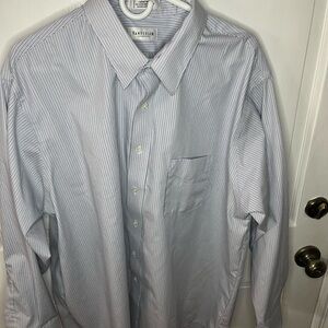 Men’s Van Heusen Dress Shirt. Size 34/35 18 1/2 inch collar.